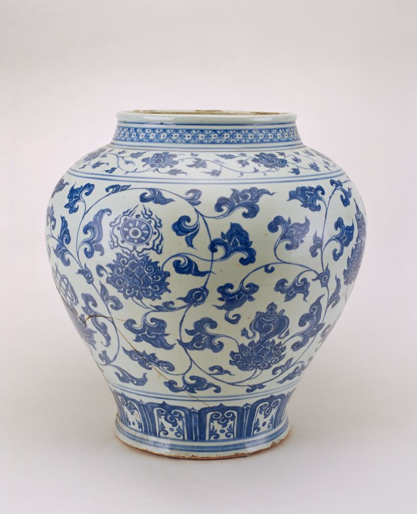 图片[1]-Blue and white eight treasures lotus pot-China Archive